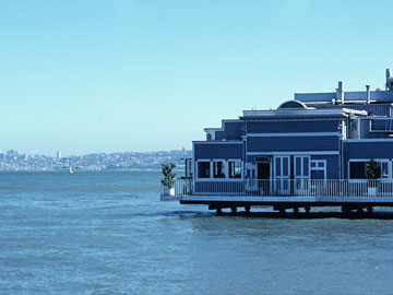 浮橋のレストラン