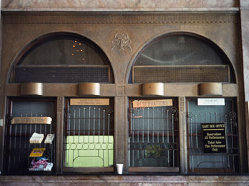 劇場のチケット売り場