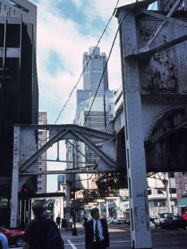 ループの下を通る