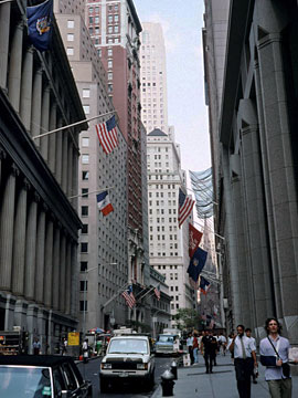 60 ウォール・ストリート・ビル（右）