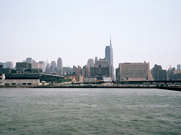 マンハッタン島一周クルーズがスタート