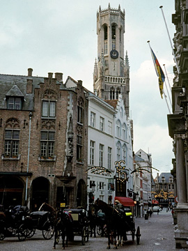 マルクト広場の八角形の大鐘楼