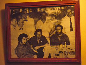 レストランに飾られた写真