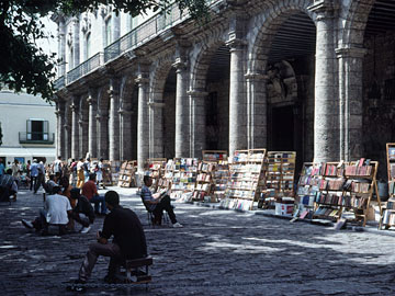アルマス広場横の路地