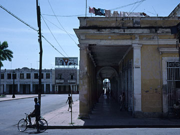 公園を囲むポルティコ