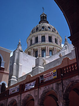 大学から見たクーポラ