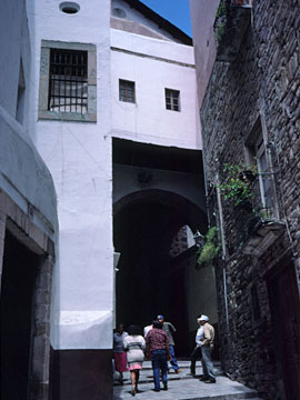 反対側の地下通路