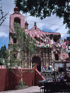 ビジャセカ・デ・カタ教会