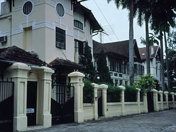 外国大使館の並ぶエリア
