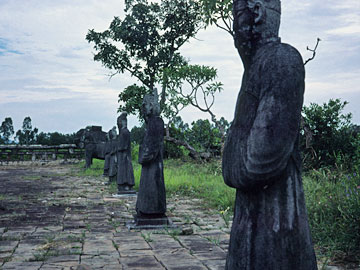 拝庭の石像