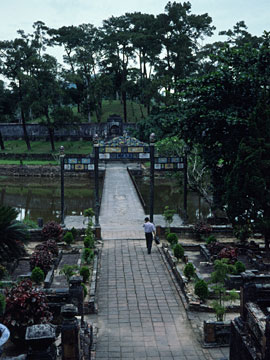 新月池と陵墓