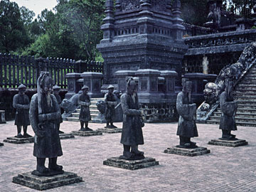 拝庭の石像