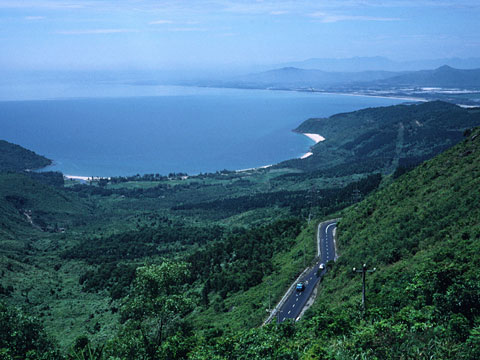 峠からのダナン湾の眺め