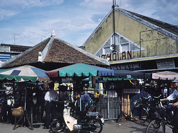 ホイアン市場入口