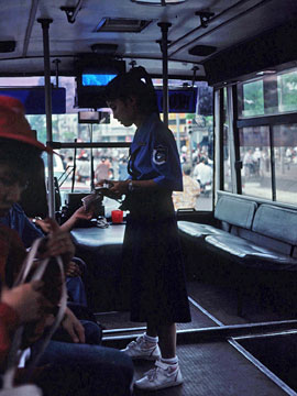 路線バスでチョロンへ