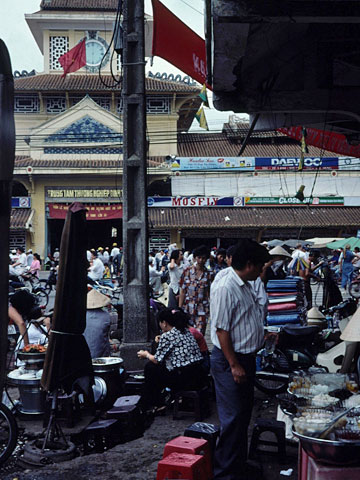 市場の周りの露店