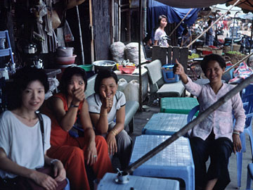 カフェで記念撮影