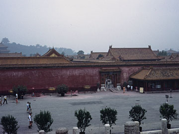 東一長街の入口