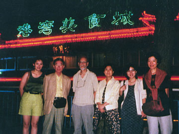 夕食のレストランの前