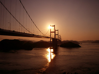 夕陽の来島海峡大橋