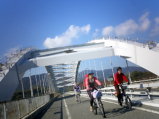 大三島橋を行く