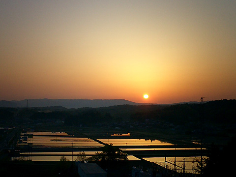 名張の朝日