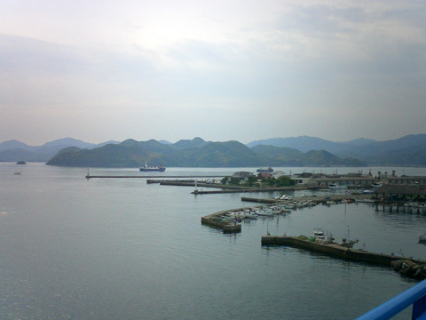 青海大橋より仙崎港を望む