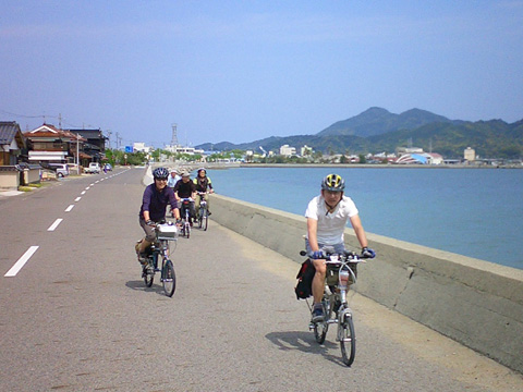 青海島をうしろに