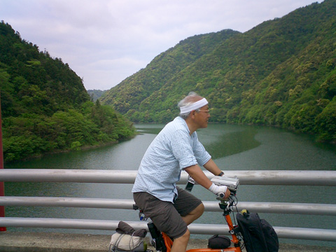 阿武大橋を渡るケロガメ