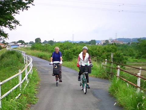 烏川沿いを行く
