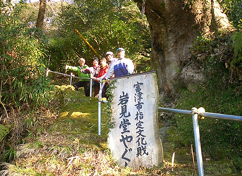 岩見堂やぐら登り口