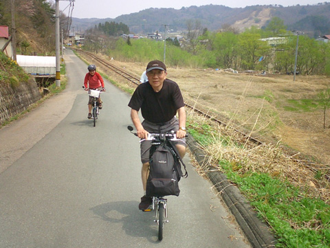 米坂線に沿って