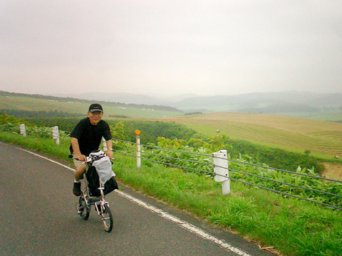 大規模草地牧場を行く
