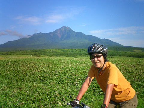 北側の利尻富士を背後に