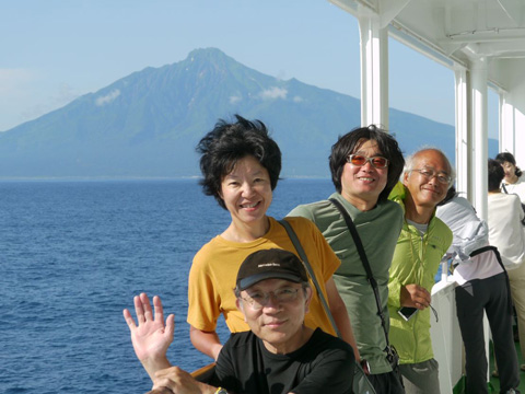 フェリーから利尻富士を望む