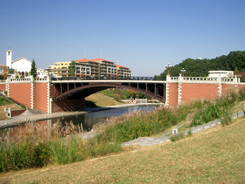 長池公園の北側入口付近