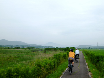 恋瀬川の自転車道を行く