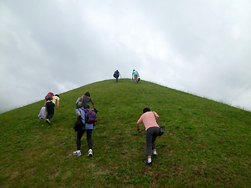 富士見塚古墳の『円』に登る