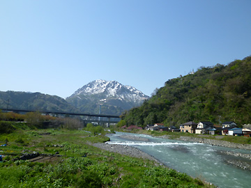 青海川と黒姫山