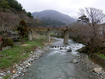 津梅川と五能線の鉄橋