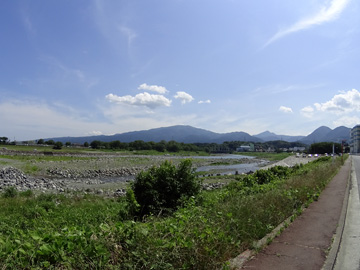 酒匂川と箱根の山々
