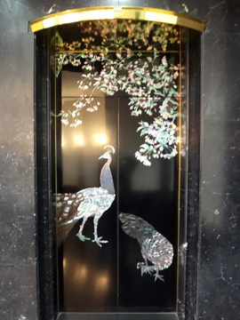 エレベーター扉の装飾