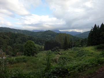 和田付近から南の山を見る