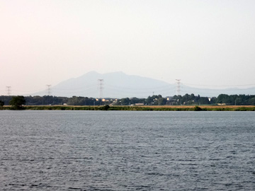 福岡堰から見る筑波山