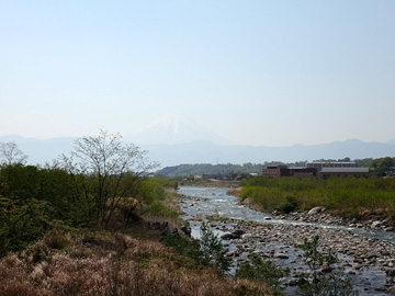釜無川と富士山