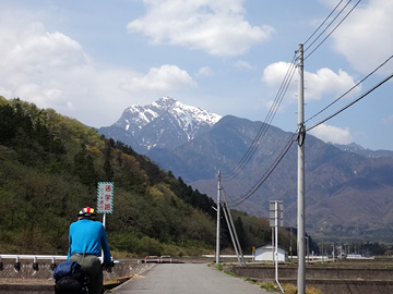 大武川沿いから見る甲斐駒ヶ岳