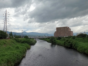 狩川と矢倉岳