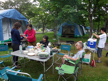 朝のキャンプ場