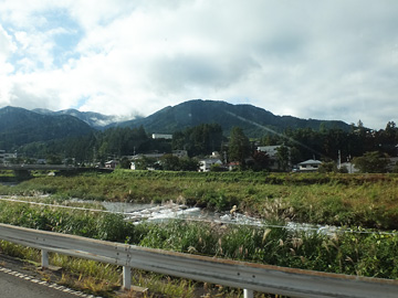 湯田中温泉付近の山
