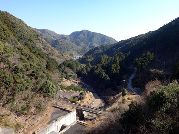 青野大師ダムからやってきた側を見下ろす
